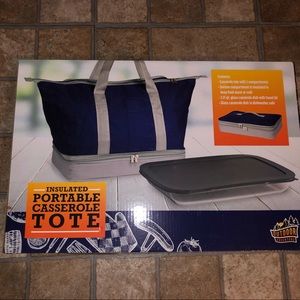 Insulated portable casserole tote